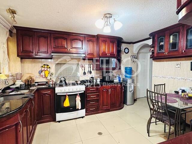 Casa Rentera para Venta en Quito - 5