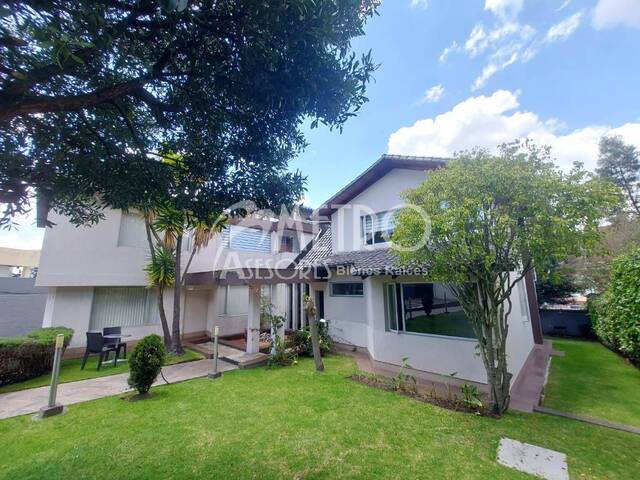 #1400 - Casa para Venta en Quito - P
