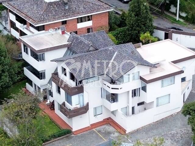 #1400 - Casa para Venta en Quito - P