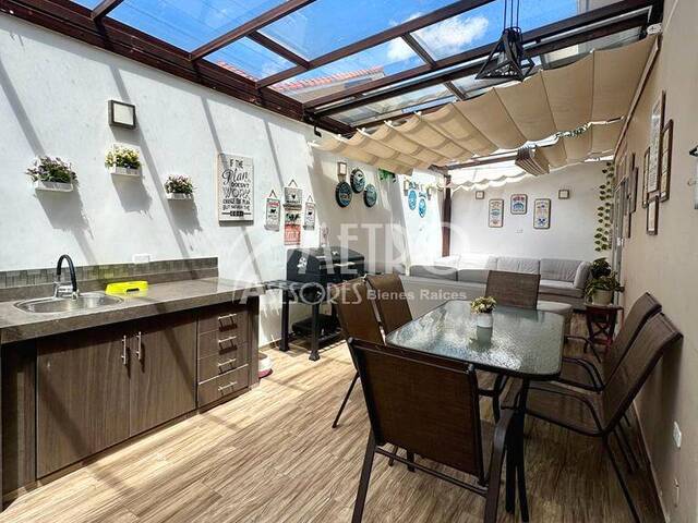 #1415 - Casa para Venta en Quito - P
