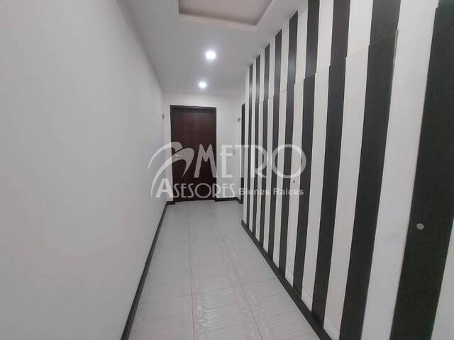 #1425 - Oficina para Alquiler en Quito - P