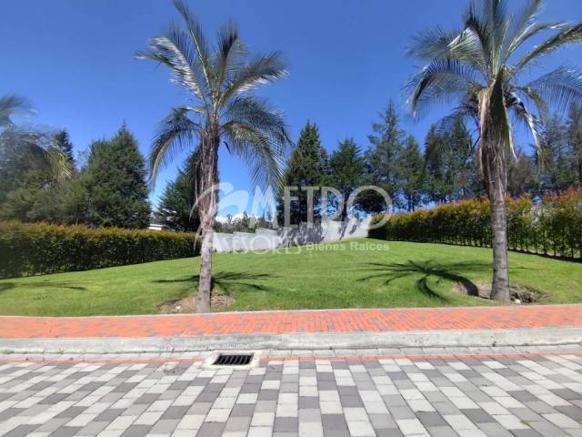 #1432 - Terreno para Venta en Quito - P