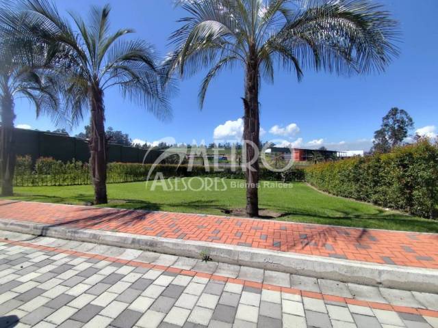 #1433 - Terreno para Venta en Quito - P
