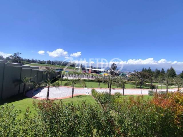#1433 - Terreno para Venta en Quito - P