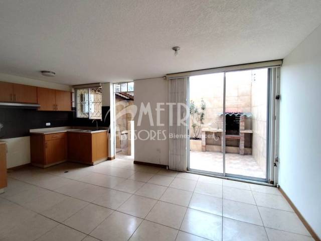 #1447 - Casa para Venta en Quito - P