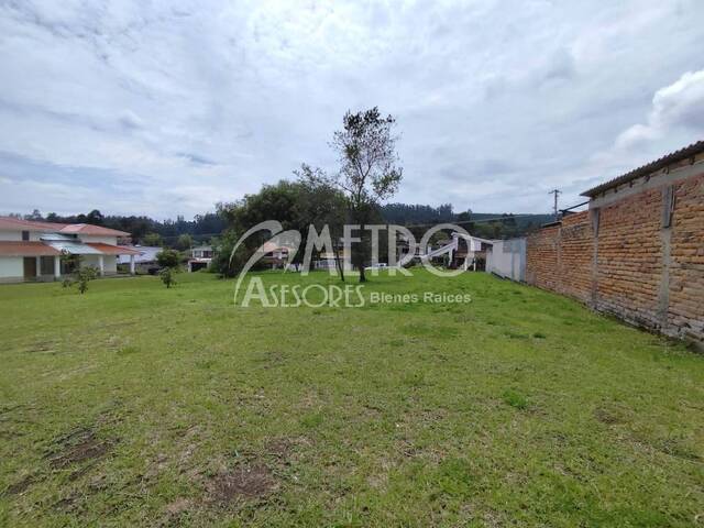 #1483 - Terreno para Venta en Quito - P