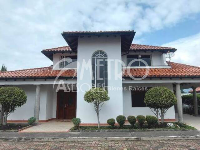#1485 - Casa para Venta en Quito - P