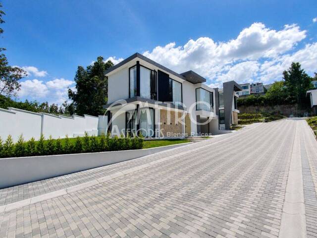 #1494 - Terreno para Venta en Quito - P