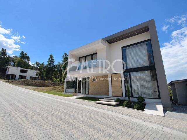#1494 - Terreno para Venta en Quito - P