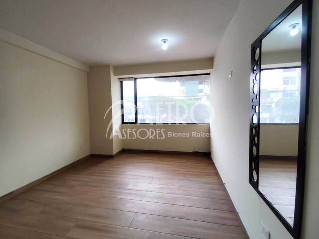 #1498 - Oficina para Venta en Quito - P