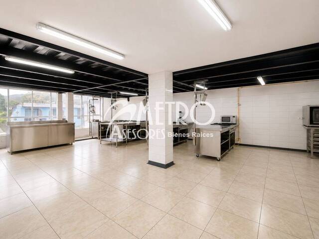 #1519 - Edificio comercial para Alquiler en Quito - P