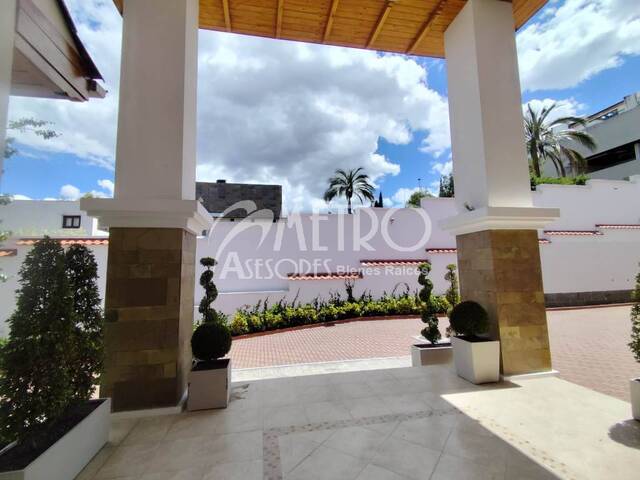#1526 - Casa para Venta en Quito - P