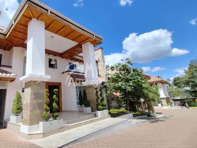 #1526 - Casa para Venta en Quito - P