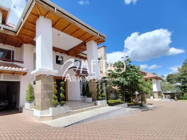 #1528 - Casa para Alquiler en Quito - P