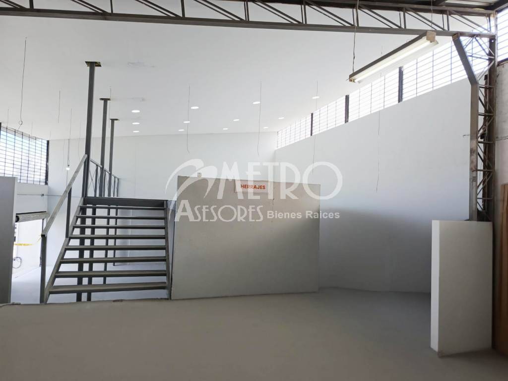 Galpón de alquiler 500 m2 en Puembo