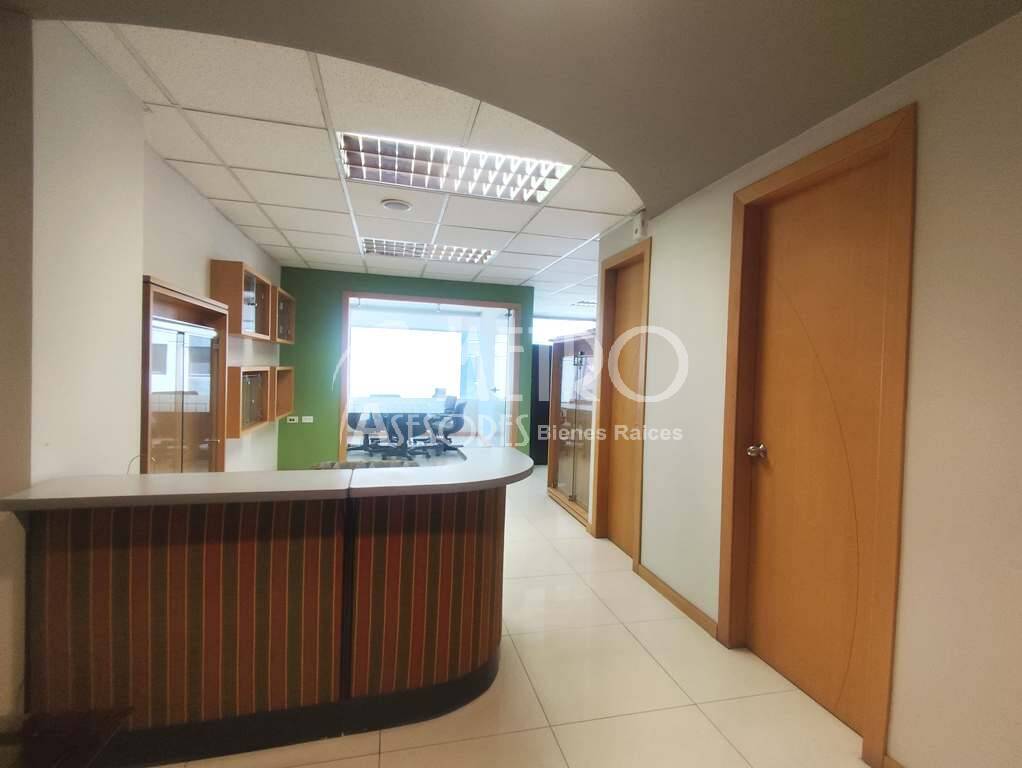 Oficina amoblada en venta de 74 m2 en sector La Carolina