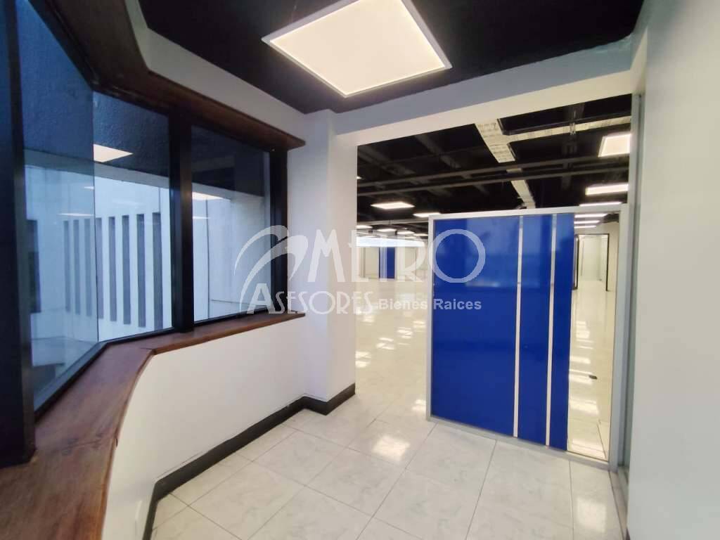 Oficina de renta 966 m2 en Iñaquito frente al Complejo Judicial